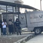 Al sitio llegó personal policial y de las Fuerzas Armadas. Los cuerpos fueron llevados a la morgue.