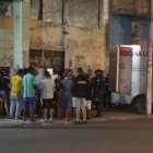 El predio donde ocurrió el hecho tenía grafitis alusivos a la banda Latin Kings. El sitio tiene condiciones precarias para vivir, notaron agentes.