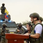 Escoltado con tanques militares llegó Daniel Noboa a Durán.