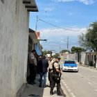 Agentes de la policía buscaron cámaras de seguridad del sector donde se cometió el ataque.