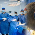 Equipo de médicos que extrajo el cuerpo extraño de la mujer en el hospital Verdi Cevallos Balda.