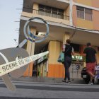 El departamento al que ingresó el delincuente se encuentra en el primer piso del edificio esquinero.