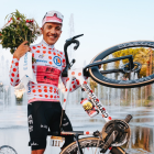 Carapaz culminó el Tour de Francia vistiendo el maillot de puntos rojos.