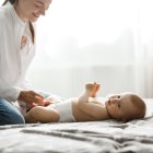 Debes elegir un pañal que mantenga a tu bebé seco y cómodo.