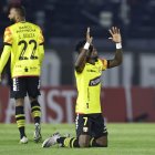 Adonis Preciado de Barcelona celebra su gol en un partido por la clasificación a los octavos de final de la Copa Sudamericana entre RB Bragantino y Barcelona SC en el estadio Nabi Abi Chedid en Braganca Paulista (Brasil). EFE/ Isaac Fontana