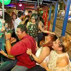 En la ciudad se bailan diferentes géneros y en diferentes 'tarimas': la chiva farrera es una de ellas.