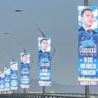 Los afiches de Noboa sorprendieron a los conductores en Guayaquil