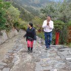 Los visitantes pueden caminar por senderos y observar las bondades naturales.