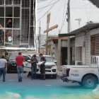 Alexander Zambrano Anchundia fue asesinado afuera de su domicilio. La policía llegó al lugar para recabar indicios.