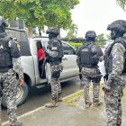 Los uniformados procedieron a la captura de los sospechosos en Atacames.