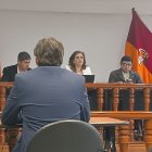 El tribunal penal negó la solicitud de extinción de la pena que solicitó el padre de Carlos Flores, femicida sentenciado y prófugo.