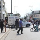 Agentes policiales llegaron al sitio para retirar el cadáver hacia el laboratorio de Criminalística.