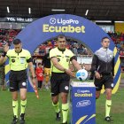 Los árbitros quieren que les paguen la deuda completa, para pitar los partidos.