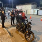 Después del ataque a los policías, compañeros de la entidad del orden hicieron un operativo.