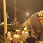 Así quedó el bus accidentado en la vía Manta-Ibarra.