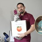 Gary Guevara sostiene una de las cajas donde entrega su producto. A un lado, un poco de humor.