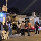 En la vereda, a pocos metros de su casa, quedó tendido el cuerpo sin vida de Chuya.