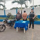 La policía investiga a un  sospechoso detenido. Un presunto acompañante murió.