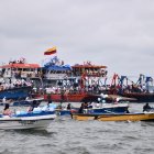 En tres gabarras y embarcaciones pequeñas recorrieron más de cinco millas náuticas.