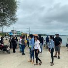 Familiares de las víctimas acudieron a Puerto Bolívar, en Machala, para esperar noticias relacionadas con los desaparecidos.