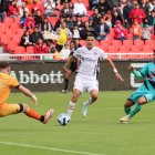 El goleador Álex Arce (c) será el encargado de comandar el ataque de los albos en el duelo ante Lanús.