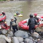 Los bomberos de Pastaza utilizan drones, kayaks y equipos especiales en la búsqueda.