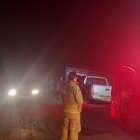 En la noche los bomberos de Latacunga participaron en la búsqueda del niño de 7 años.
