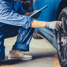 ¿Cuál es la presión recomendada de los neumáticos delanteros de un auto?