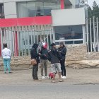 Familiares llegaron a reconocer a los asesinados.