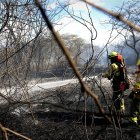 Bomberos de Quito actuaban contra el incendio forestal en Nayón.