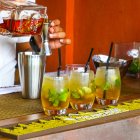 Elaboración de  una bebida a base de Ron.