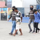 Los detenidos, de 23 y 18 años, se movilizaban en una motocicleta.