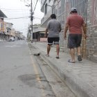 El asesinato se ejecutó junto a una vereda, a unos 35 metros de una farmacia.