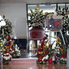 Junto al féretro de Jordan Maigua se colocó una foto con su preciada motocicleta.