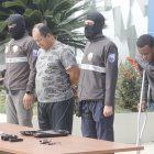 5 personas detenidas, paquetes con heroina, artefactos explosivos artesanales y armas de fuego es el resultado de un operativo policial realizado en Tarifa, provincia del Guayas.