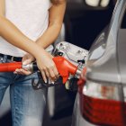 reducir el consumo de gasolina no solo te ayuda a ahorrar dinero, sino que también tiene un impacto positivo en el medio ambiente, la vida útil de tu vehículo, la seguridad vial y la salud pública.