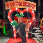 Marián Sabaté asistió a la velada con un look al estilo burlesque.