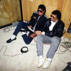 1987 - Michael Jackson lanza "Bad" y establece un récord en Billboard