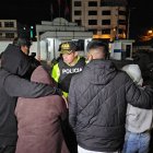 Luego de haberlas localizado al interior del inmueble y ser valoradas, las dos víctimas fueron entregadas a sus parientes.