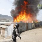 La policía quemó el inmueble en donde fueron rescatadas las tres personas secuestrdas.