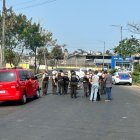 Los sospechosos tuvieron un enfrentamiento con gendarmes y uno de los supuestos asaltantes falleció.