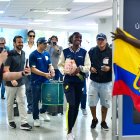 Kiara Rodríguez llegó a Guayaquil y fue recibida por sus familiares y amigos.