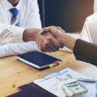 Referencial: para acceder a préstamos, el Biess es una opción en Ecuador.