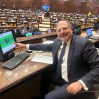 Henry Kronfle, al votar contra el juicio político a Diana Salazar.