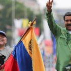 Diego Armando Maradona tuvo buenas relaciones con los gobiernos de izquierda y sus gobernanes, entre esos con Hugo Cháez y luego con Nicolás Maduro, en Venezuela.