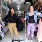 Los empleados y dueños de negocios tienen que ‘armarse’ para combatir a los habitantes de calle ‘manos largas’.