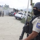 Miembros de la Policía Nacional permanecen custodiando la zona del conflicto.
