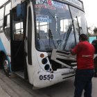 El bus implicado fue abandonado por el conductor.