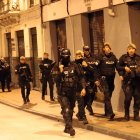 Los ciudadanos han desarrollado teorías conspirativas en torno a los apagones y el toque de queda.