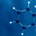 La kisspeptina-10 es un péptido, es decir, una pequeña molécula formada por aminoácidos.